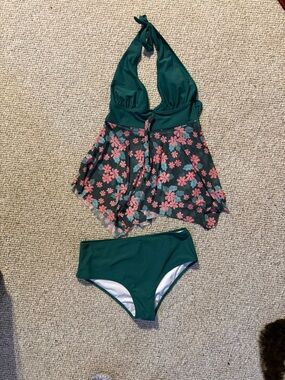 Beachsissi Green Floral Tankin Swimsuit Size Large Flowy Top 2 Piece